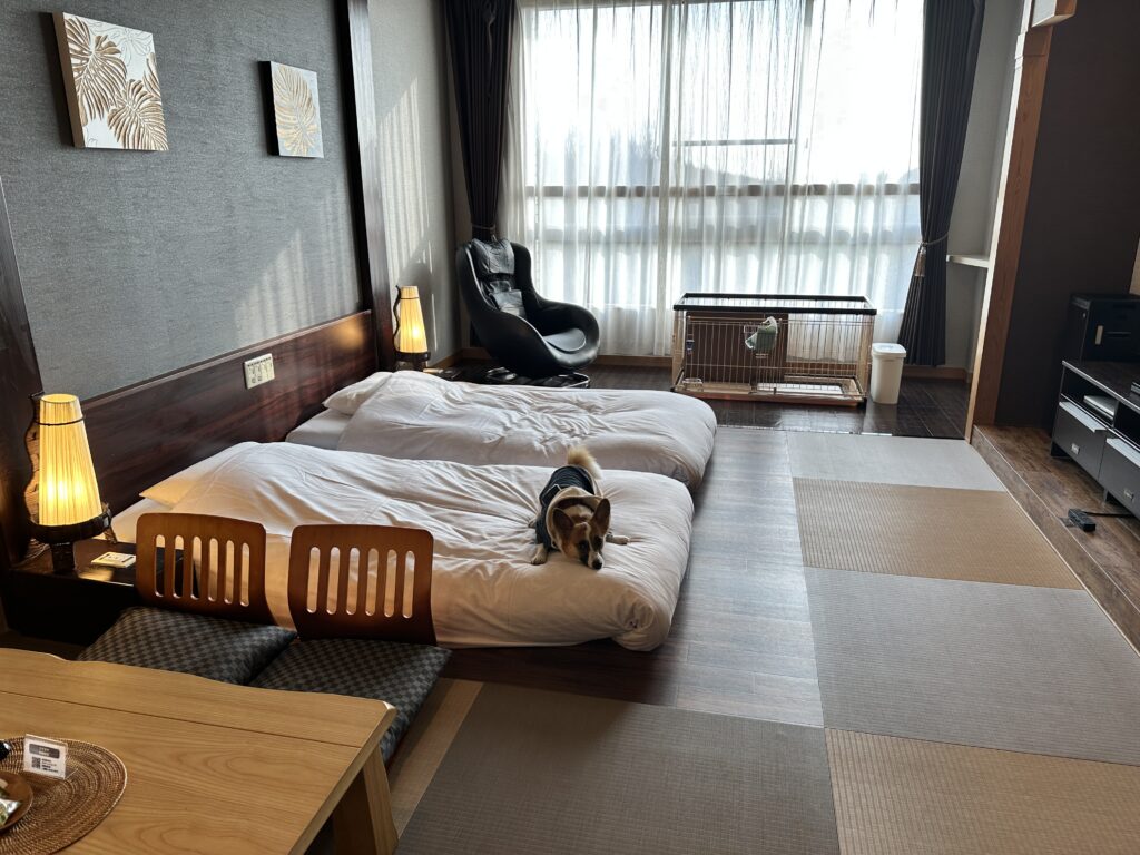 愛犬お宿のバリ風和室の部屋の様子