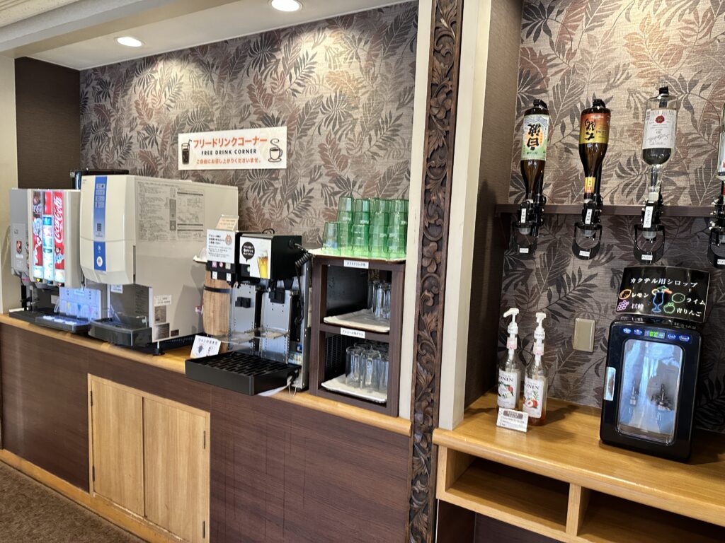 愛犬お宿のラウンジではアルコールを含んだドリンクが飲み放題